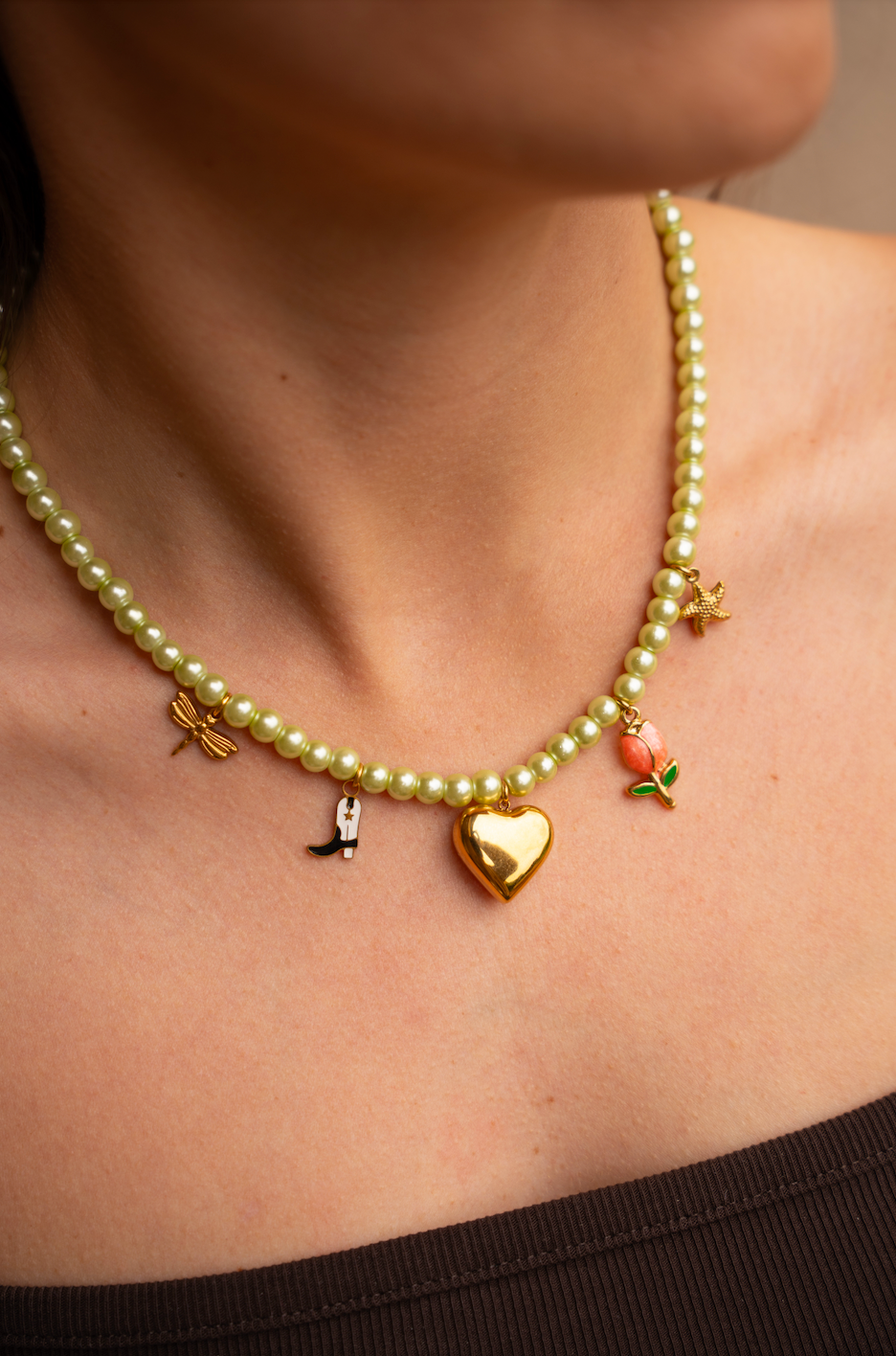 COLLIER MONIQUE