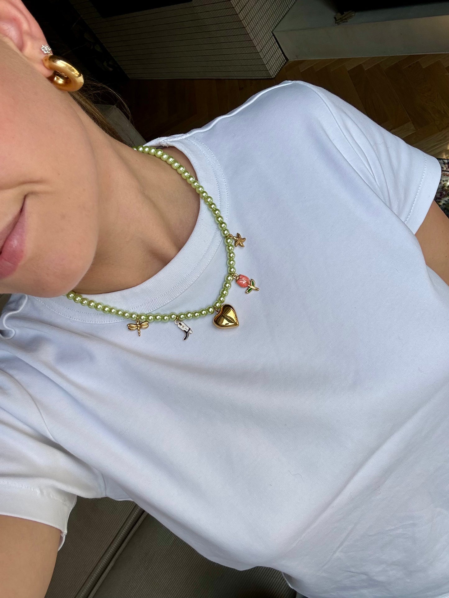 COLLIER MONIQUE
