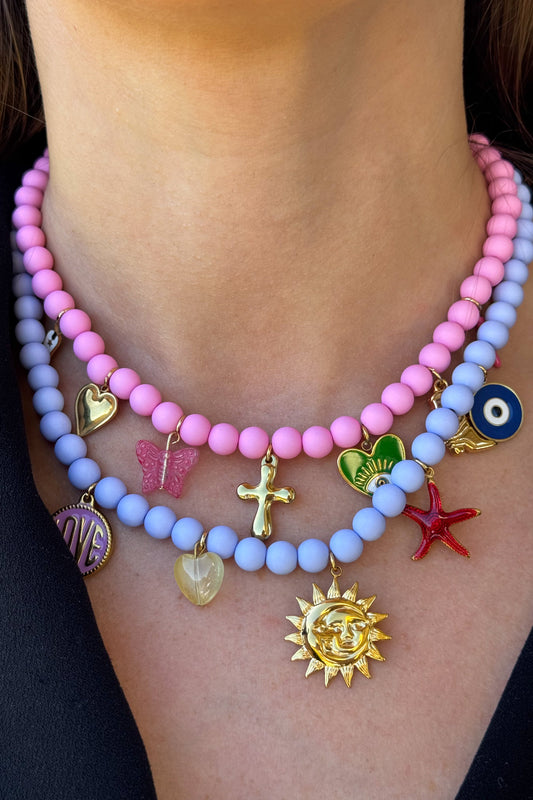 COLLIERS À CHARMS EN PERLES